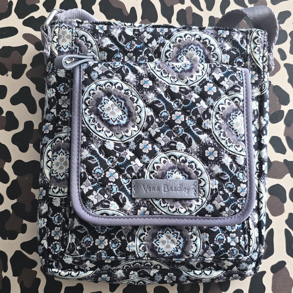 NWOT Stylish Vera Bradley Quilted Floral Crossbody Bag AdjustableStrap Grey/Blue